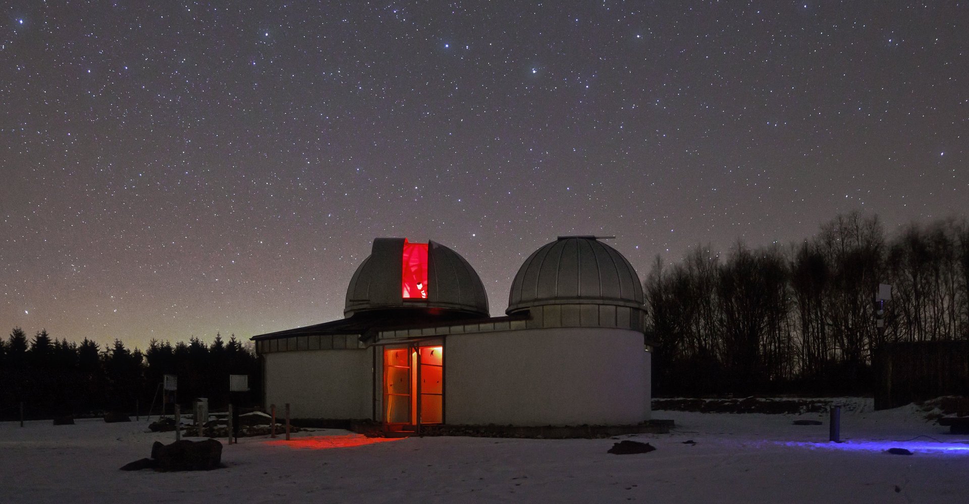 Sternenhimmel über der Sternwarte Peterberg
