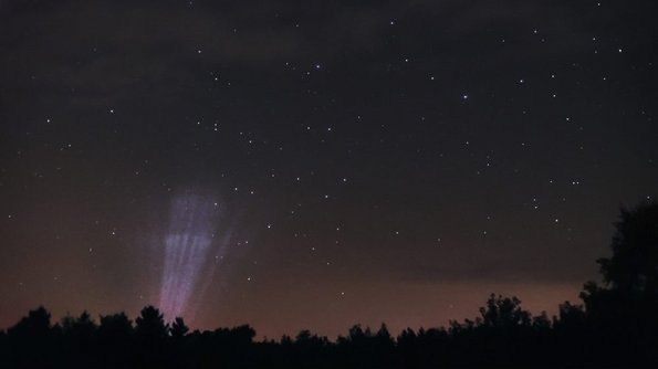 Lichtverschmutzung durch in den Himmel strahlenden Skybeamer