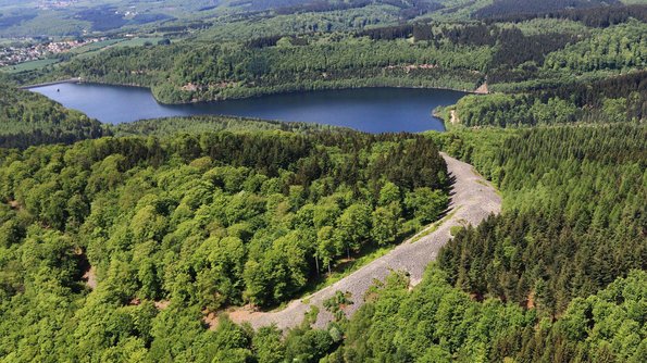 Der keltische Ringwall Otzenhausen vor der Talsperre Nonnweiler